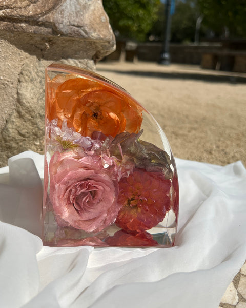 Handcrafted 6-inch resin bookend with red, pink & orange pressed flowers, beautifully preserved by Happihome.