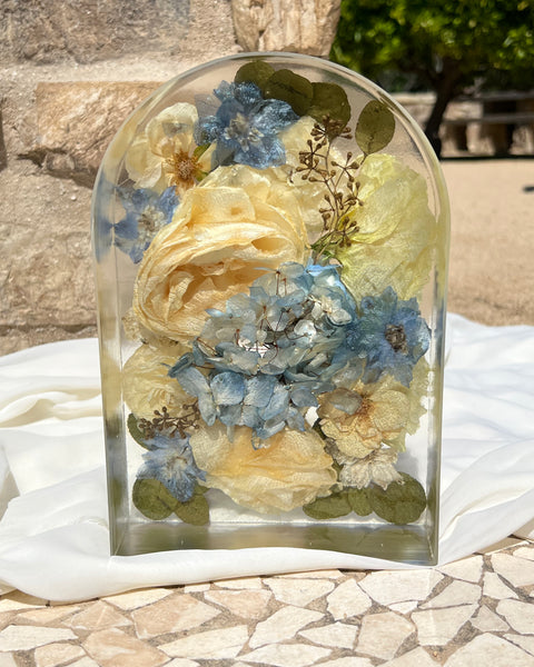 9-inch arch resin keepsake with real preserved blooms, beautifully crafted by Happihome.
