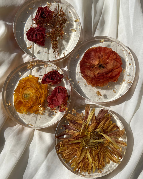Resin floral coaster featuring real preserved flowers, handcrafted by Happihome for elegant home décor and gift sets.