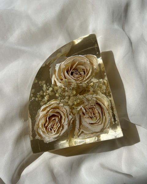 Handcrafted 6-inch resin bookend with white pressed flowers, beautifully preserved by Happihome.