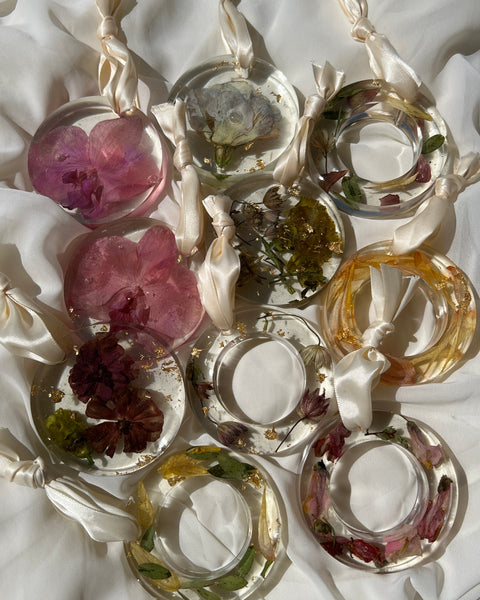 Handcrafted resin Christmas ornaments with preserved flowers, designed by Happihome for elegant holiday décor.